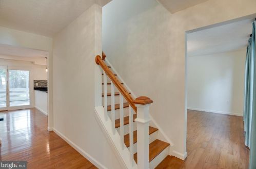 1326 Grant St, Herndon, VA 20170-3009