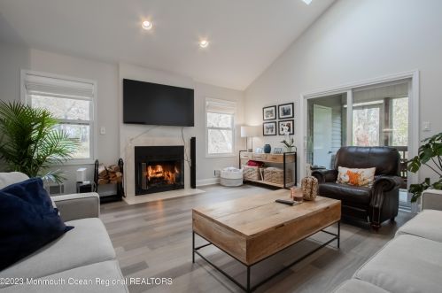14 Eastborne Dr, Little Silver NJ  07739-1235 exterior