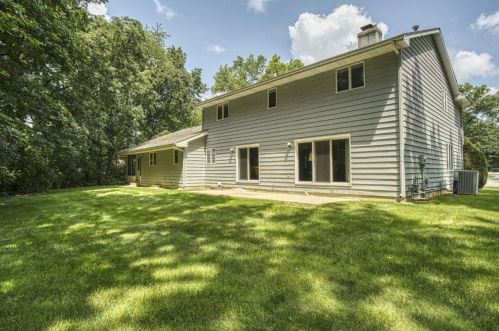 9510 Woodland Dr, Dyer, IN 46373-9510