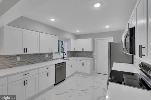 83 Hamilton Ln, Willingboro NJ  08046-1704 exterior