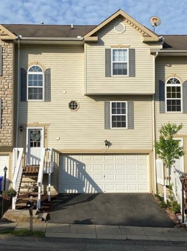 302 Pine Valley Dr, Imperial, PA 15126-9332
