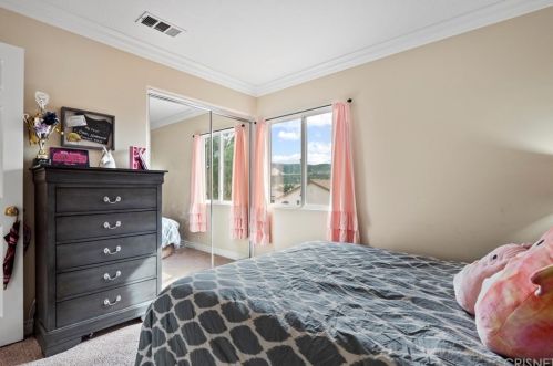 28423 Connick Pl, Santa Clarita CA  91350-1991 exterior