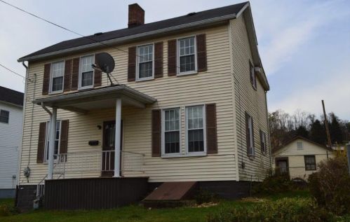 611 River St, West Brownsville, PA 15417-2520