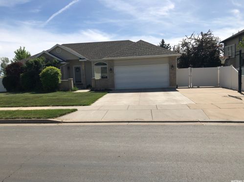 887 Meadow Lark Dr, West Kaysville, UT 84037-3156