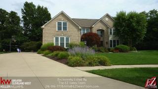 12327 Paddock Cir, Cleveland, OH 44149-9272