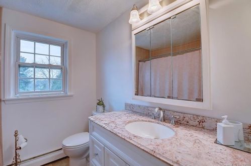 9 Still Field Rd, Manchester CT  06040-6355 exterior