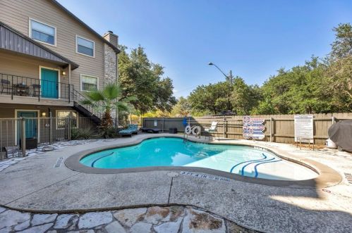 6700 Cooper Ln, Austin TX 78745-3100 exterior