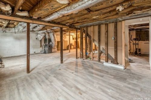 232 44 St, North Lindenhurst NY 11757-2307 exterior