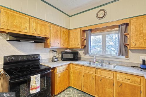 137 East St, Spring Grove PA  17362-1215 exterior