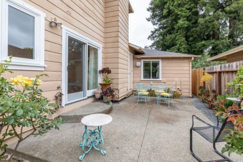 2128 Hvn Dr, Santa Rosa CA 95404-3221 exterior