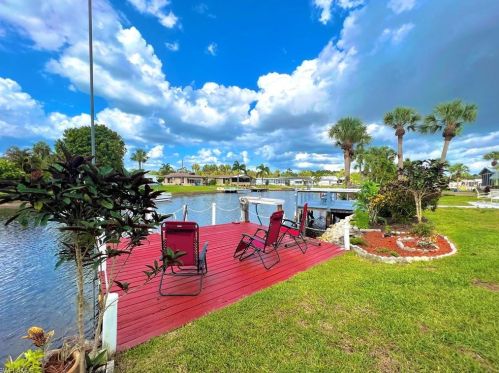 35 Aquamarine Ave, Naples, FL 34114-8236
