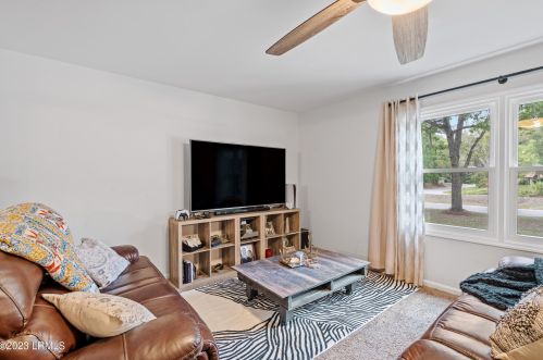 37 Royal Pines Blvd, Beaufort SC  29907-1921 exterior