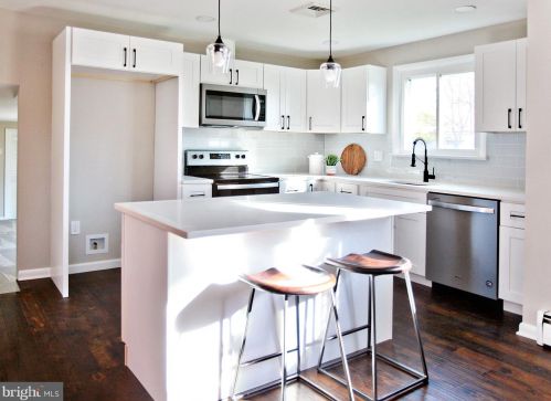 808 Sycamore Dr, Lansdale PA  19446-3128 exterior