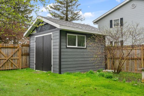 6822 Eastwood Trl, West Bend WI  53090-8912 exterior