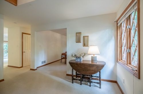 1649 Stone Mansion Dr, Sewickley, PA 15143-8600