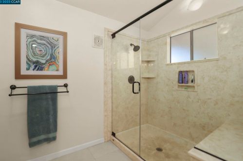 5525 Merritt Dr, Concord CA 94521-4708 exterior