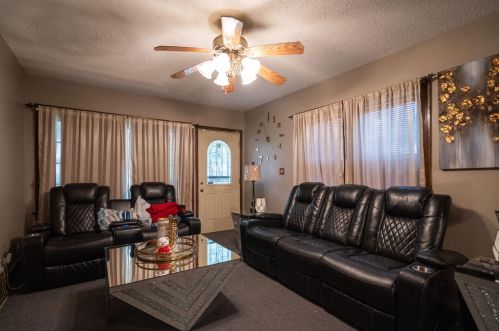 3815 Sheridan Ave, Milwaukee, WI 53209-4750