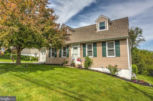 337 Lake St, Ephrata, PA 17522-2456