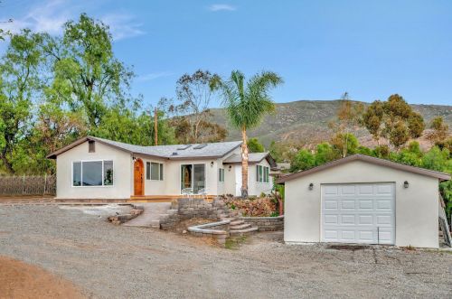 2938 Holly Rd, Alpine, CA 91901-1510