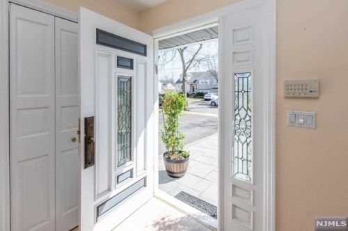 552 Princeton St, N Milford NJ  07646-2015 exterior