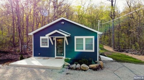 6 Stag Hill Rd, Mahwah NJ  07430-1034 exterior
