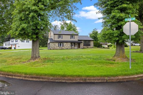 43 Serene Dr, Southampton, PA 18966-1832