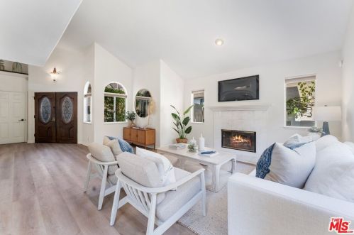 2407 Clark Ln, Redondo Beach, CA 90278-4423