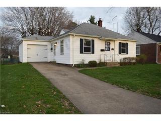 132 Star Cir, Massillon, OH 44646-3844
