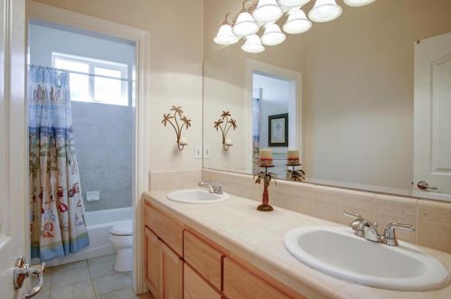 5890 Yuste Ln, Hollister CA  95023-9538 exterior