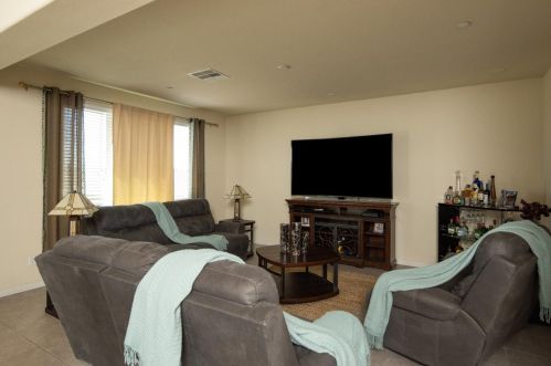 730 Sawtooth St, Manteca CA  95337-7827 exterior