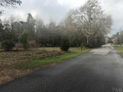 3185 Glade Dr, Milton, FL 32583-6271