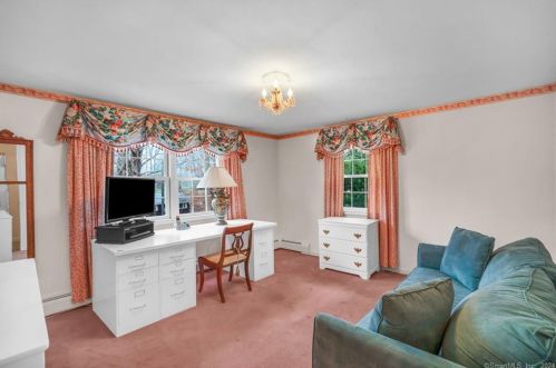 43 Walnut Ln, Northford CT  06472-1128 exterior