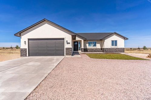 833 Cholla Dr, Pueblo, CO 81007