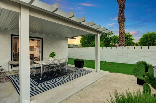 2221 Francis Dr, Palm Springs CA  92262-2553 exterior