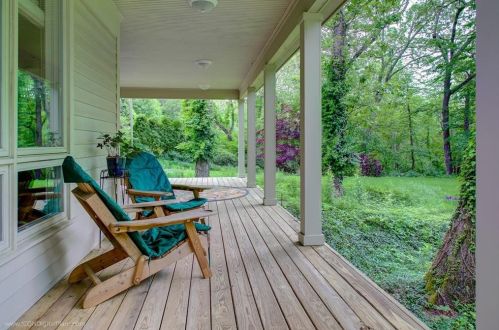 306 Walmsley Ln, South Kingstown RI  02874-3618 exterior