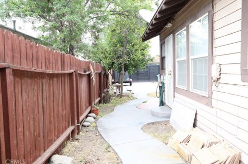 2412 Park Way, Bakersfield CA  93304-1121 exterior