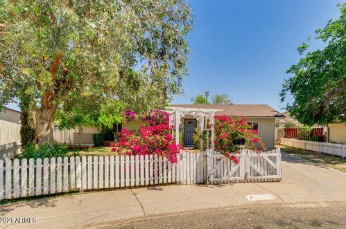 2202 Columbine Dr, Phoenix, AZ 85029-2720