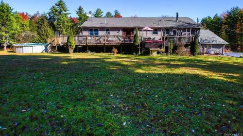 527 Southwoods Dr, Monticello, NY 12701-7232