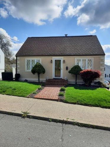 991 Highland Ave, Waterbury, CT 06708-4633