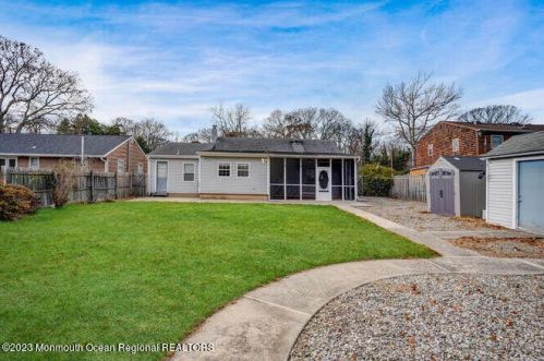 49 Adamston Dr, Bricktown, NJ 08723-8004