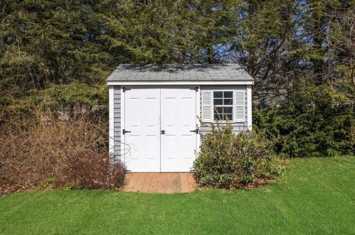 32 Rolling Acres Dr, Cumberland RI  02864-2614 exterior