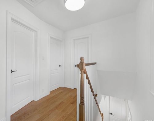 1327 Scimitar Ave, Floral Park NY  11003-3312 exterior