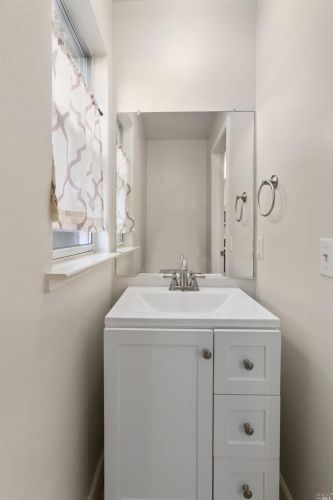 913 Kingwood St, Santa Rosa CA  95401-6509 exterior