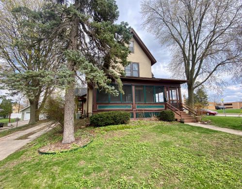 101 Hartwell Ave, Waukesha, WI 53186-6402