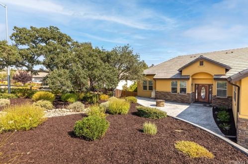 2017 Kleck Rd, Lake Nacimiento, CA 93446-7171