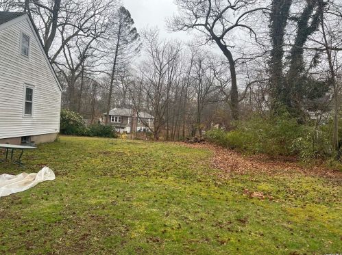 16 Glenview Ave, Northport, NY 11768-2425