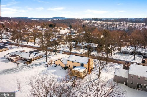 1199 Crestwood Dr, Pottstown PA 19464-2931 exterior