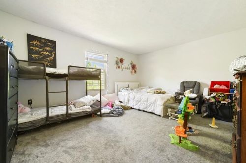 3522 Fox Chase Dr, Imperial PA  15126-9604 exterior