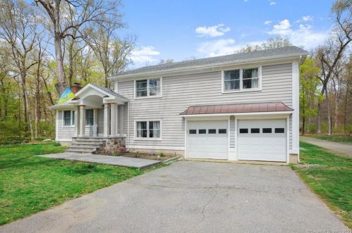 24 Appletree Ln, Norwalk CT  06850-1038 exterior