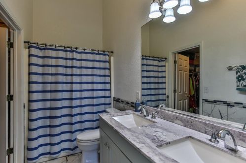 8489 Mcgray Way, Elk Grove CA  95624-4121 exterior